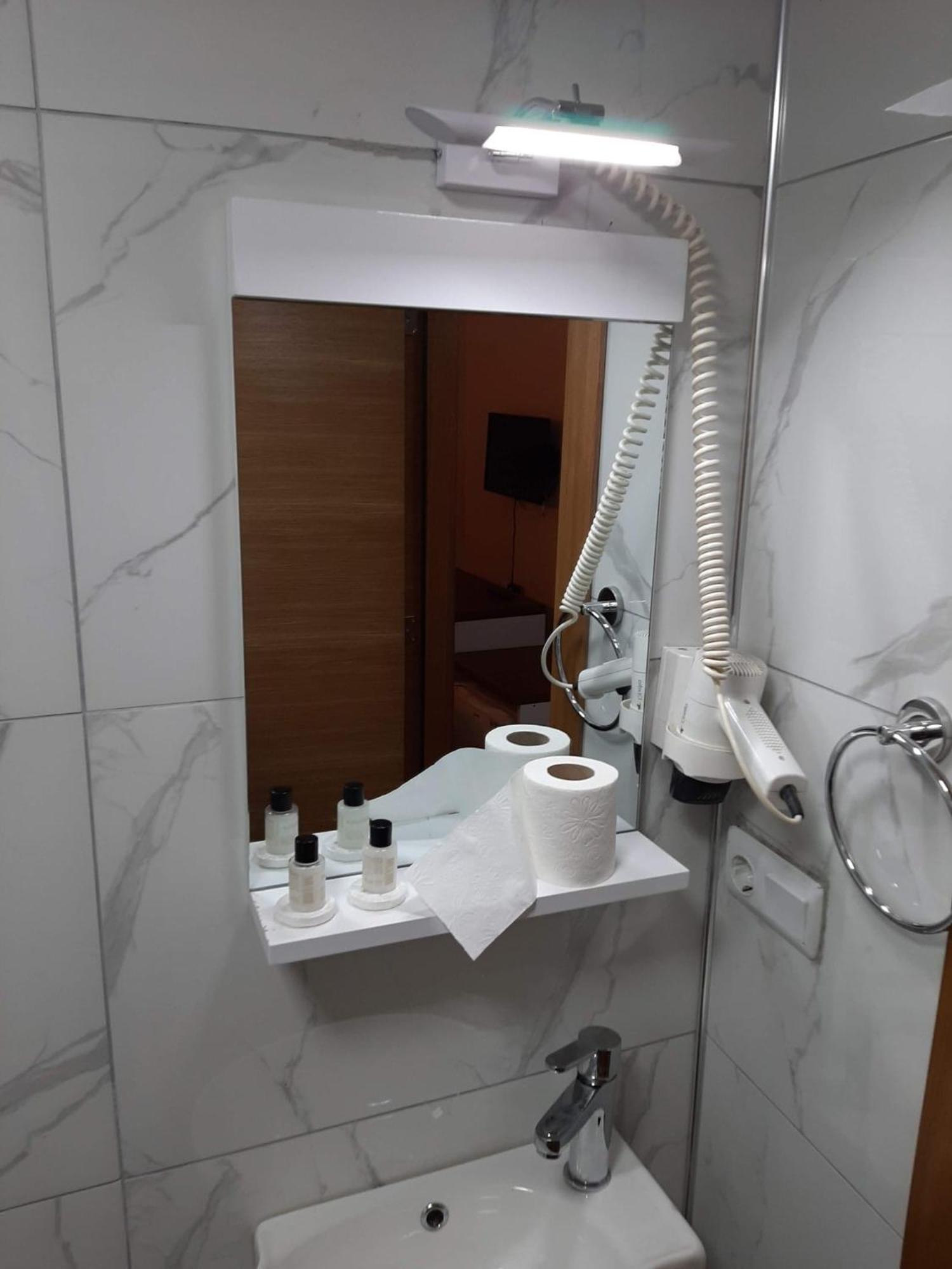 Hotel Kafkasya Kars Esterno foto